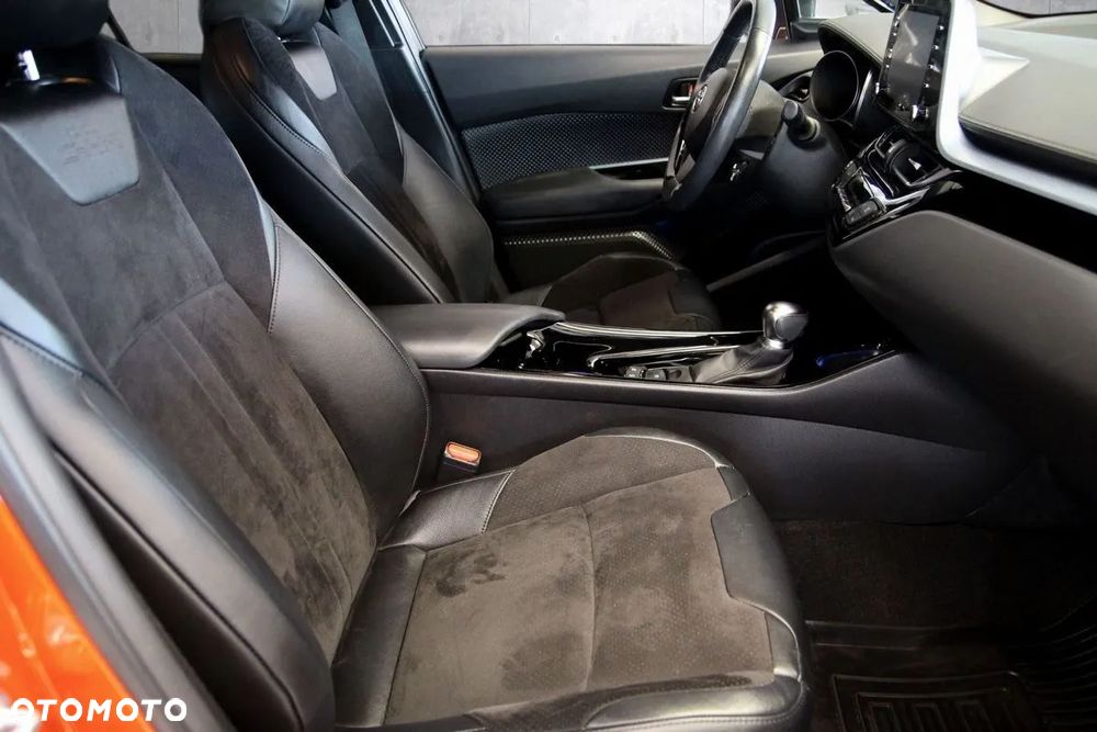 Toyota C-HR Hybrid Lounge - 16