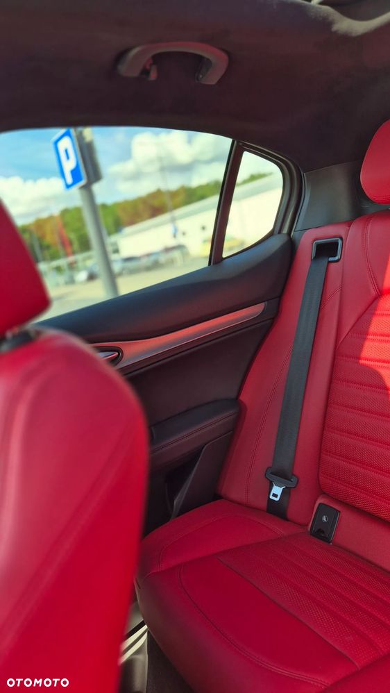 Alfa Romeo Stelvio 2.0 Turbo 16V AT8-Q4 Veloce - 34