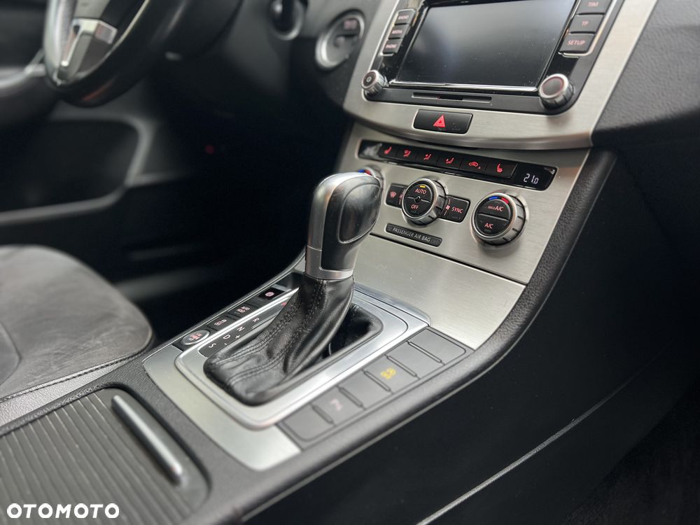 Volkswagen Passat 1.4 TSI BMT Highline DSG - 26