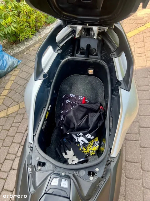 Yamaha Tmax - 15