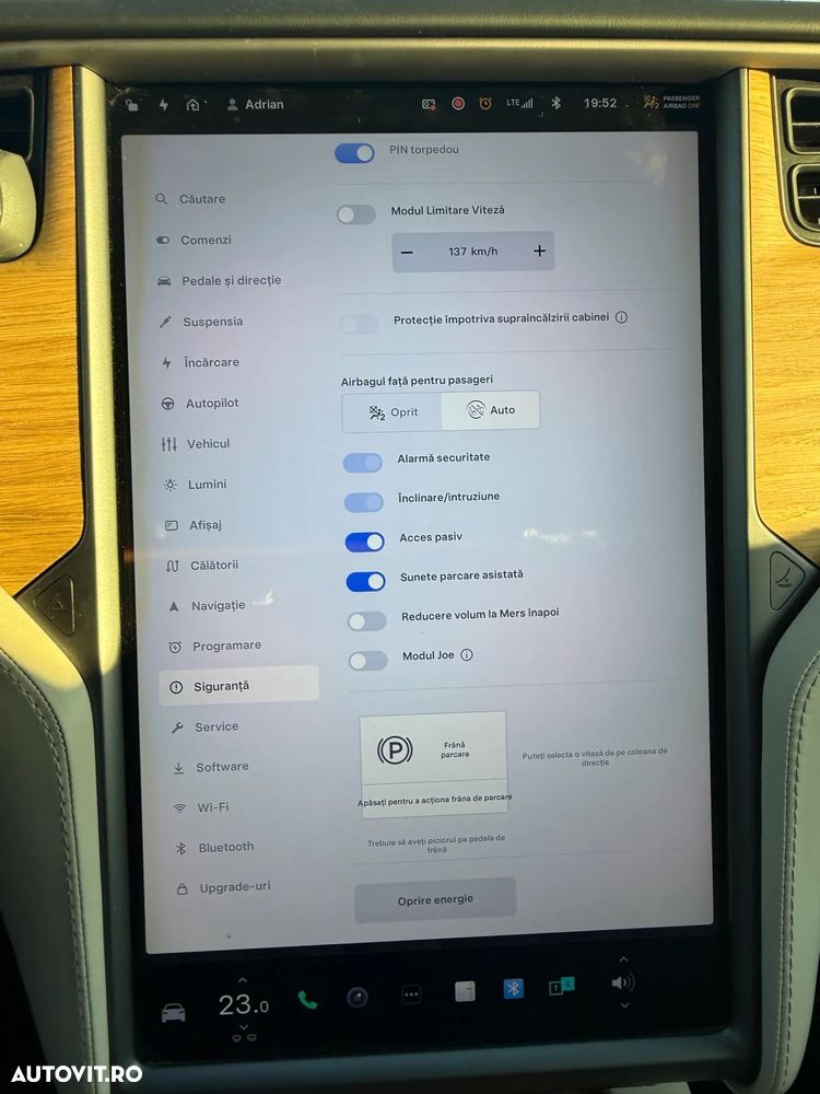 Tesla Model X - 27