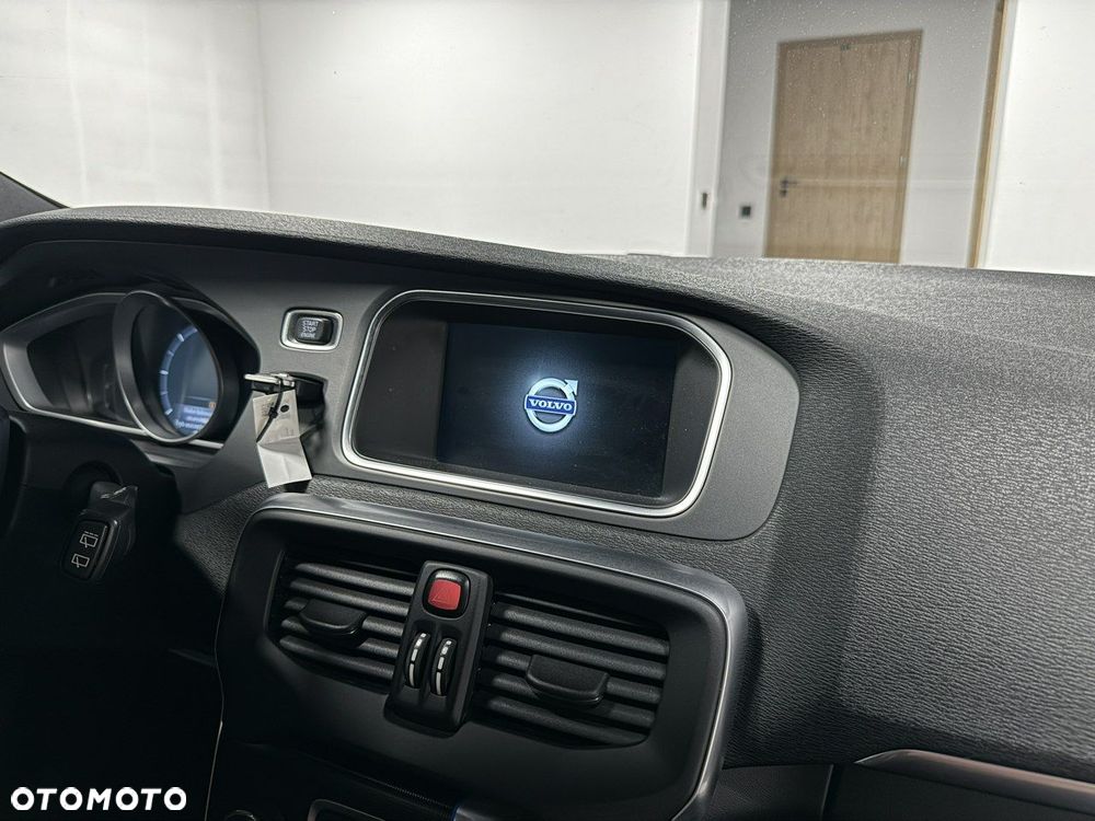 Volvo V40 D3 Drive-E SCR R-Design Momentum - 19