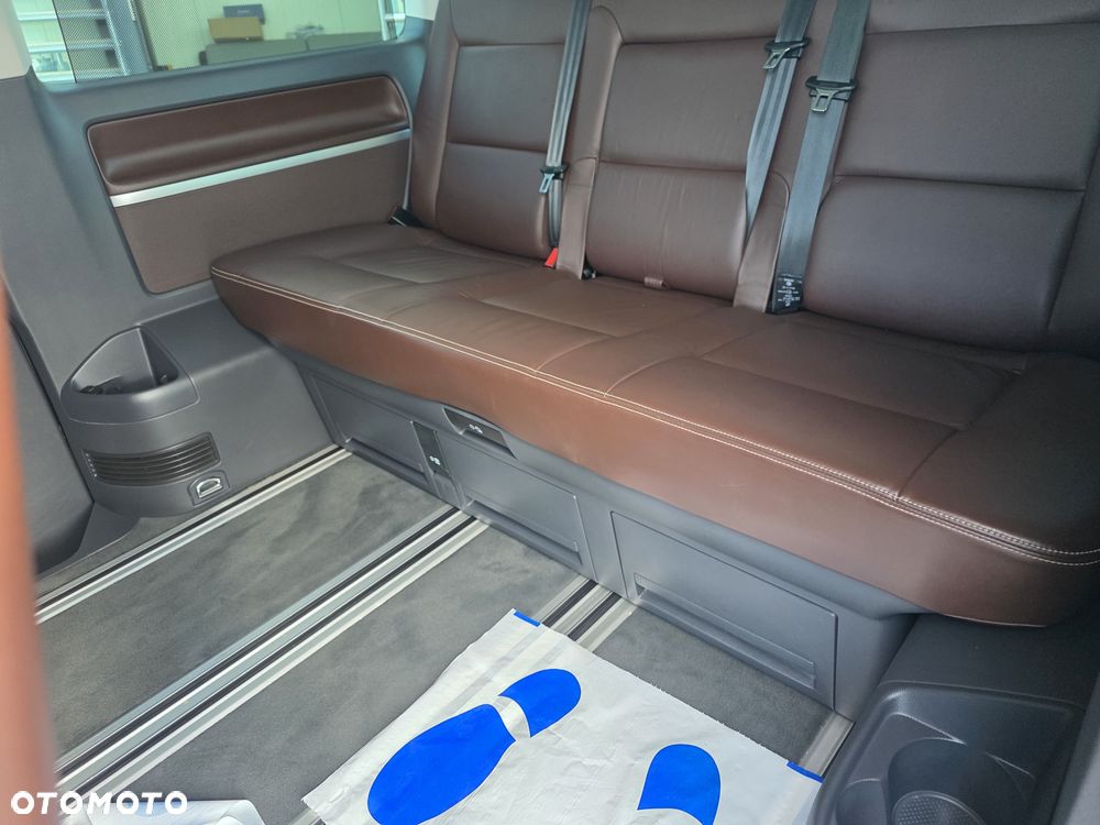 Volkswagen Multivan - 12
