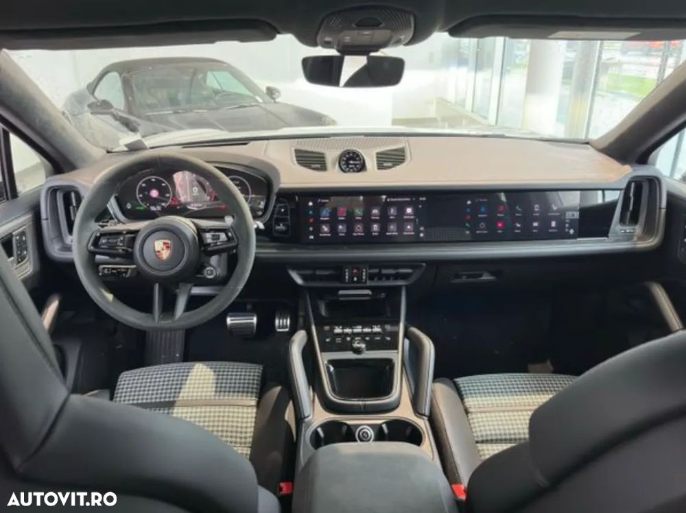 Porsche Cayenne Coupe GTS - 6