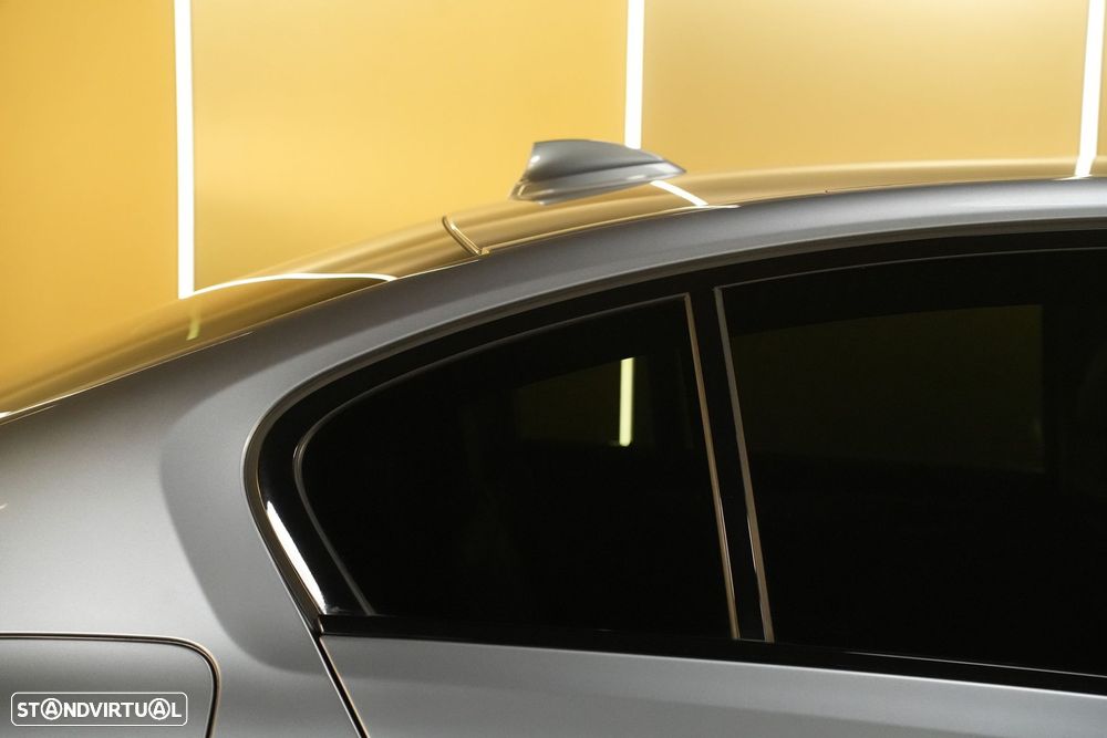 BMW 520 e Pack M - 12