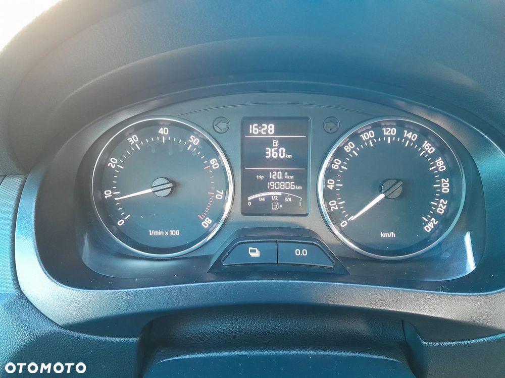 Skoda RAPID 1.2 TSI Ambition - 12