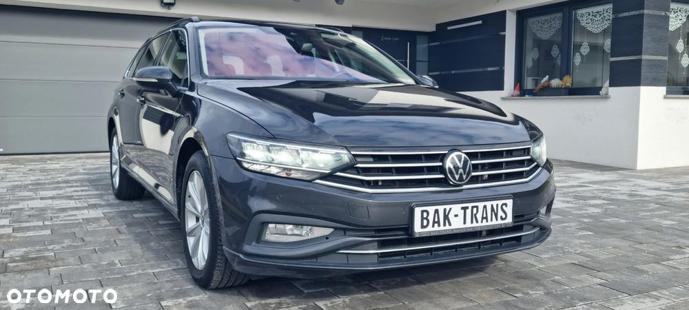Volkswagen Passat - 1