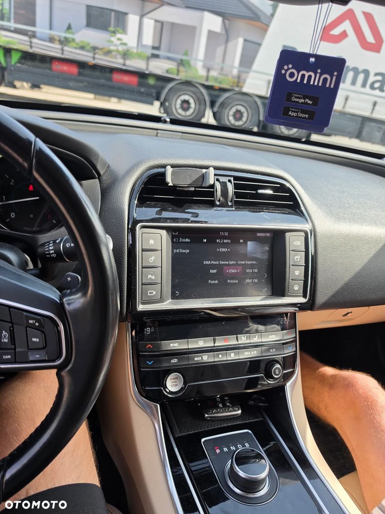 Jaguar XE 2.0 D Prestige - 2