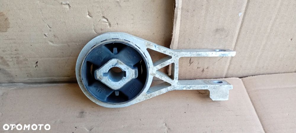 Łapa silnika poduszka Fiat 500E 005213842800 - 4