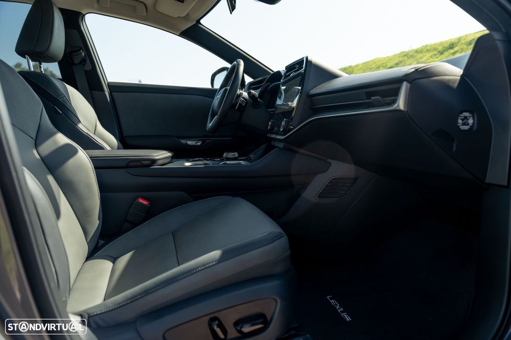 Lexus RZ 300e Premium - 7