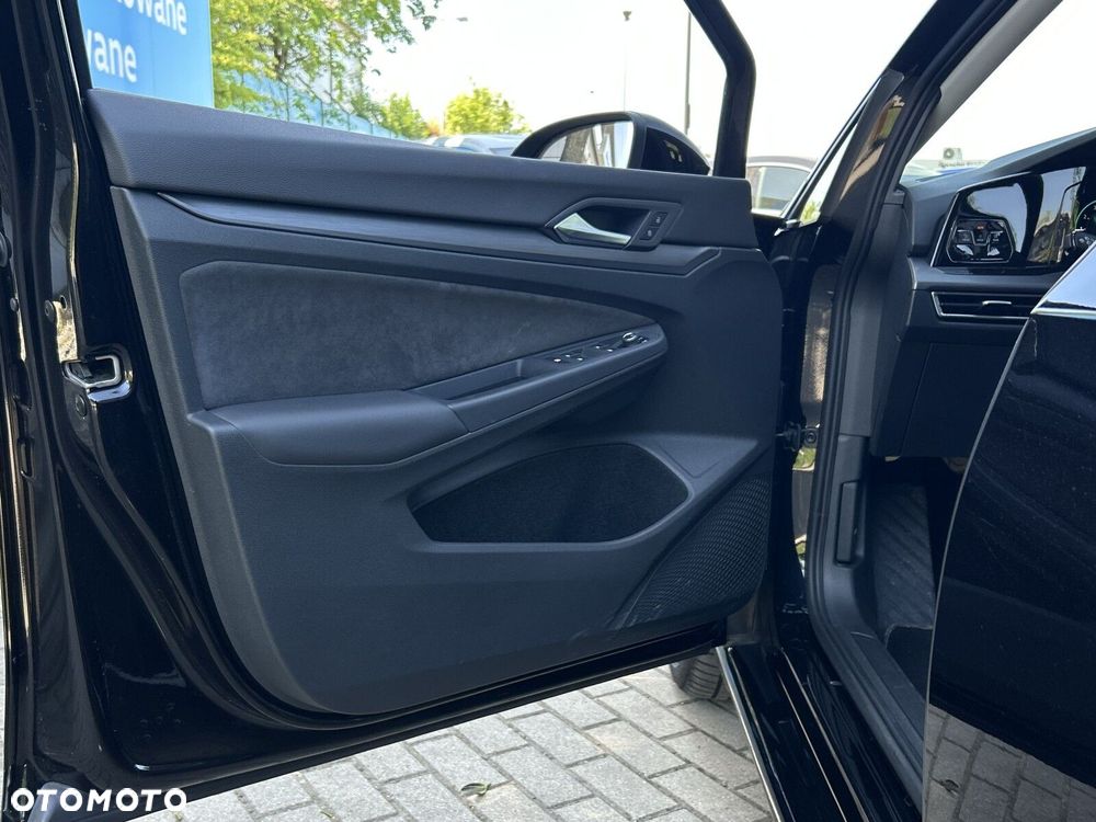 Volkswagen Golf 1.5 eTSI EVO Style DSG - 10