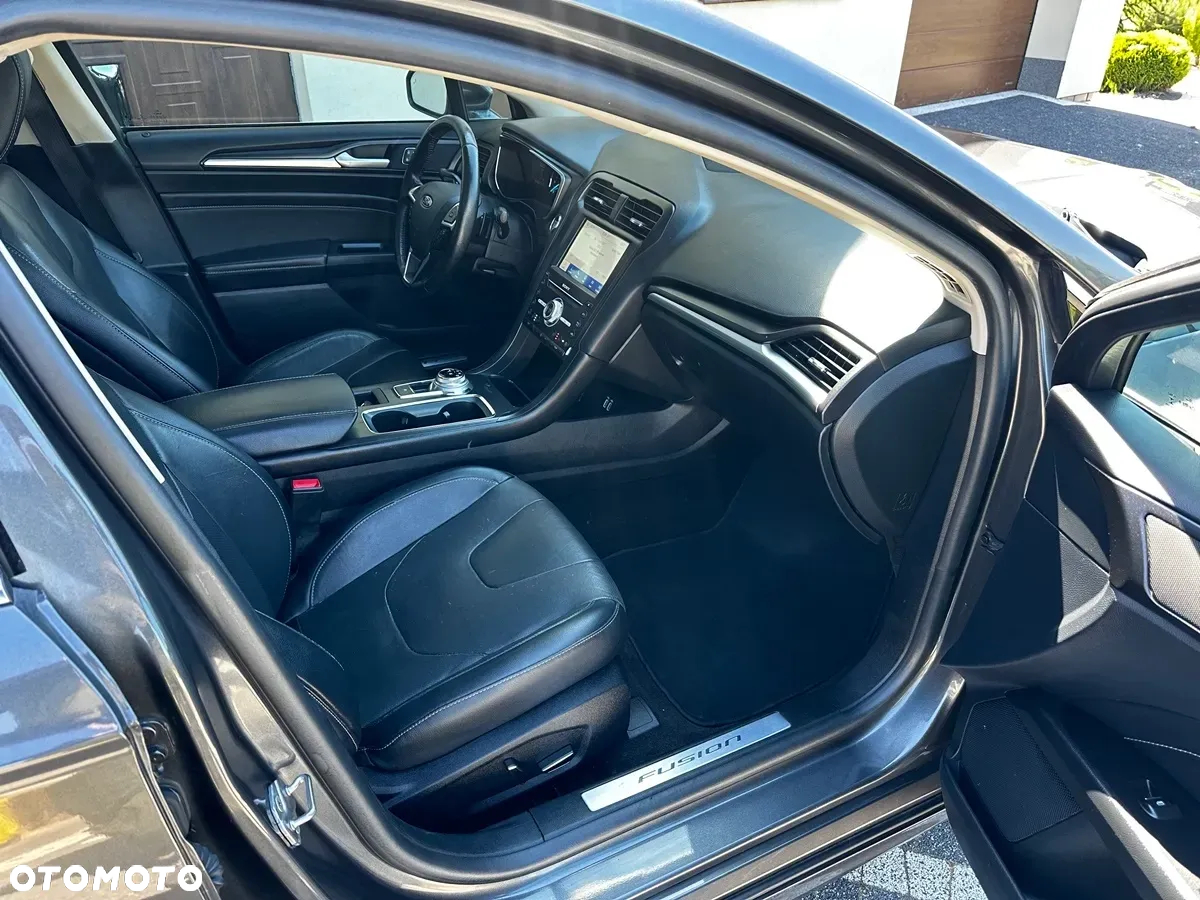 Ford Fusion 2.0 EcoBoost Titanium - 23