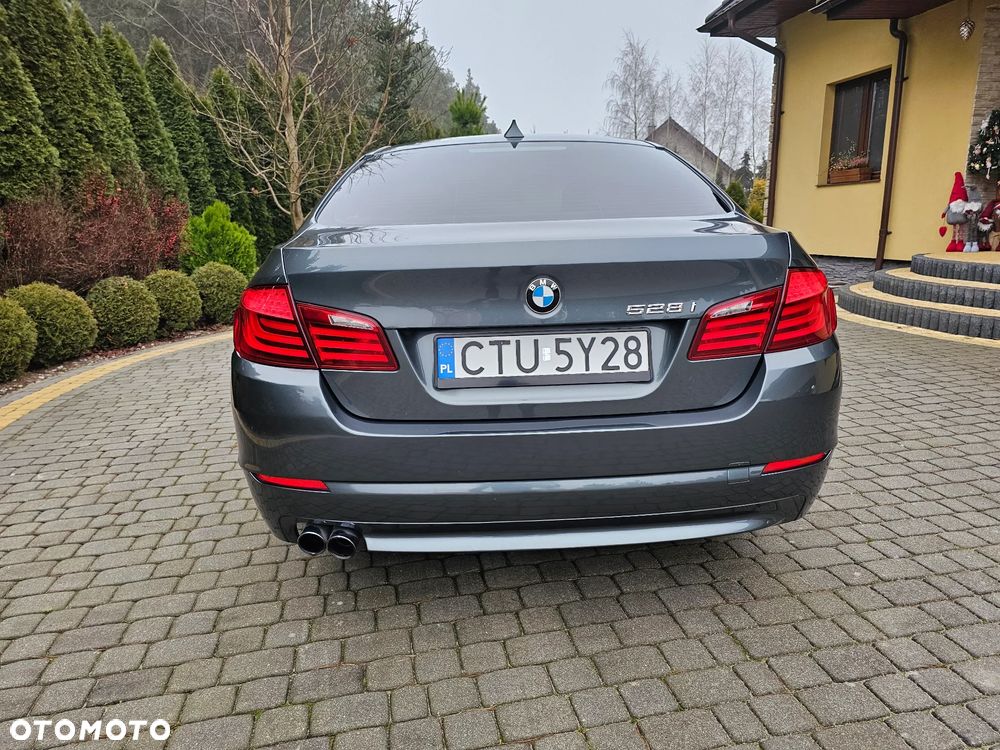 BMW Seria 5 528i - 12