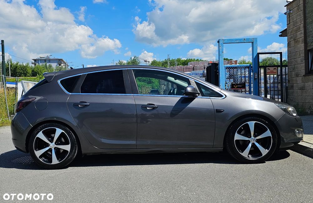 Opel Astra 1.6 T Cosmo - 12