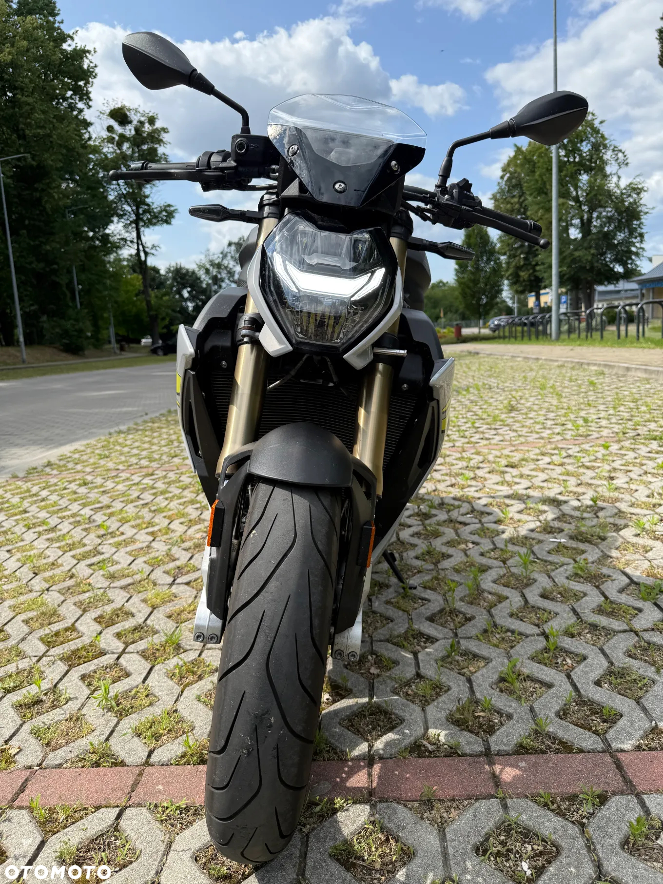 BMW S - 9