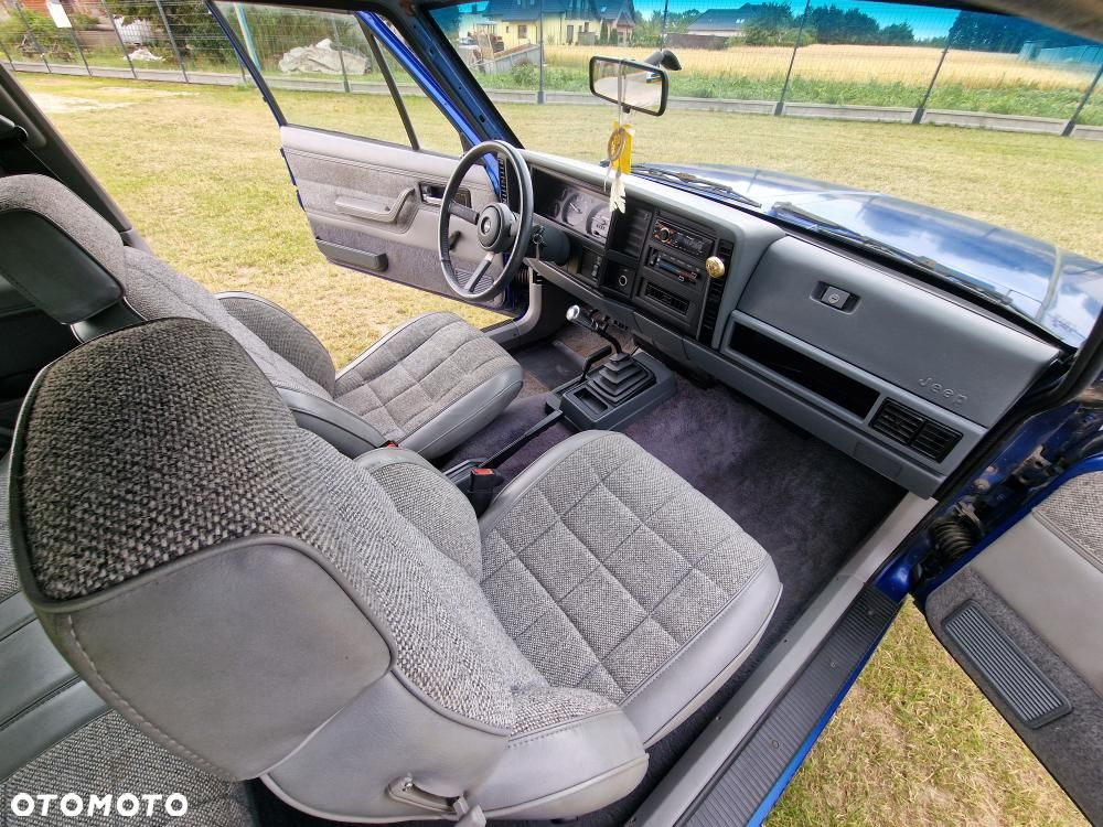Jeep Cherokee 2.5 - 16