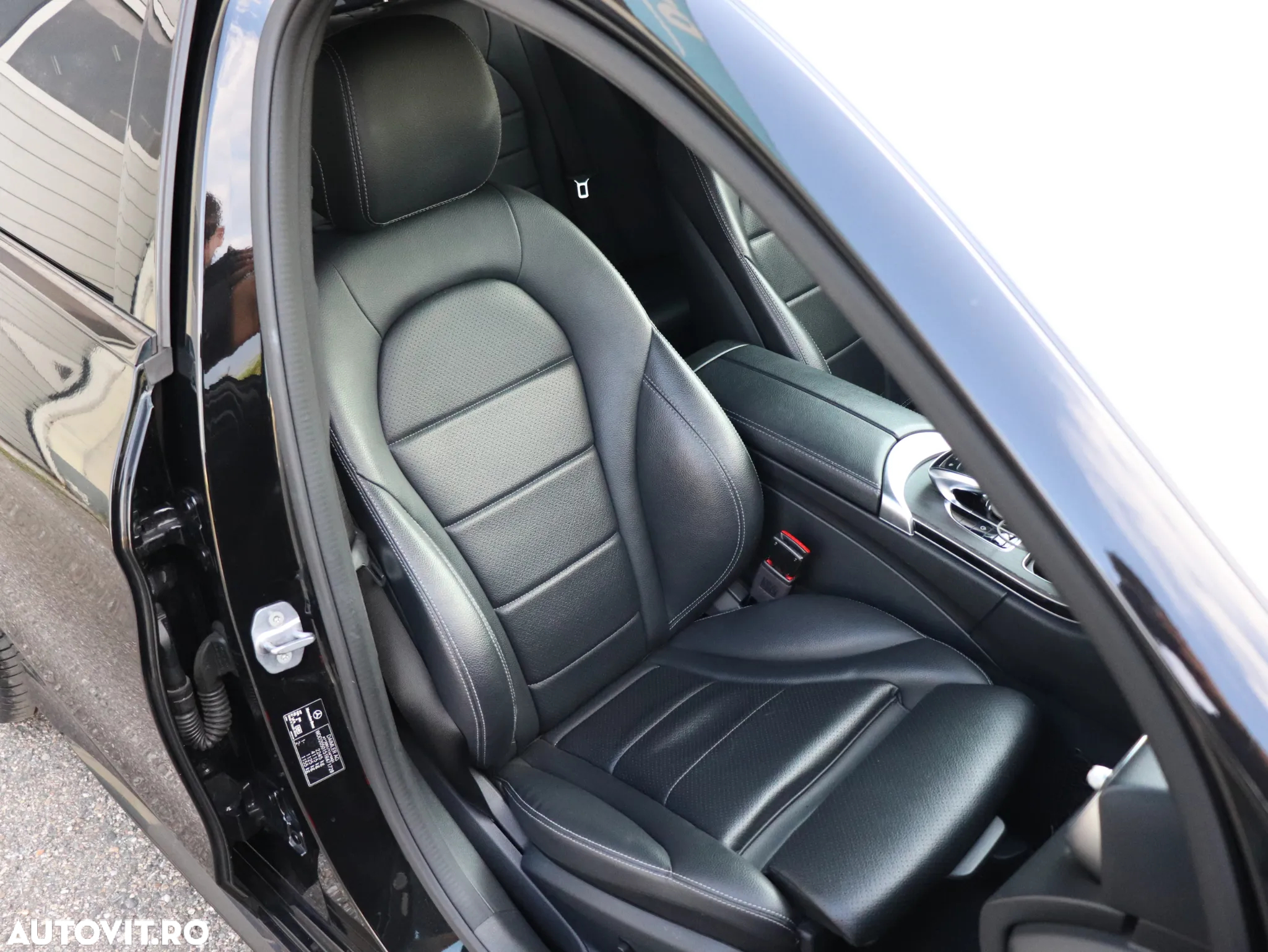 Mercedes-Benz C 220 d 4Matic 9G-TRONIC AMG Line - 29