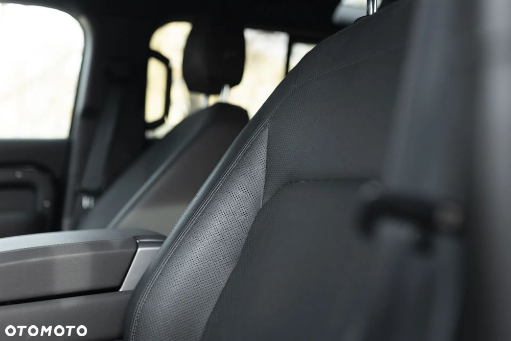 Land Rover Defender 110 P300 S - 15