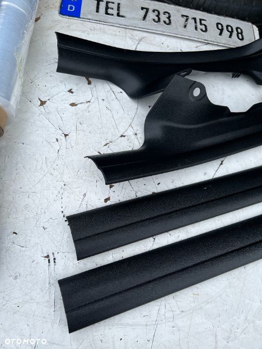 Listwy progowe wewnętrzne czarne bez rys Bmw e90 e91 - 2