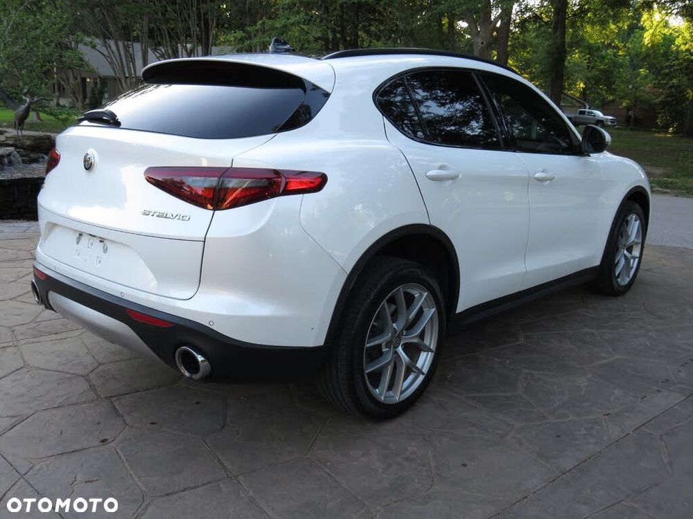Alfa Romeo Stelvio 2.0 Turbo 16V AT8-Q4 Ti - 4