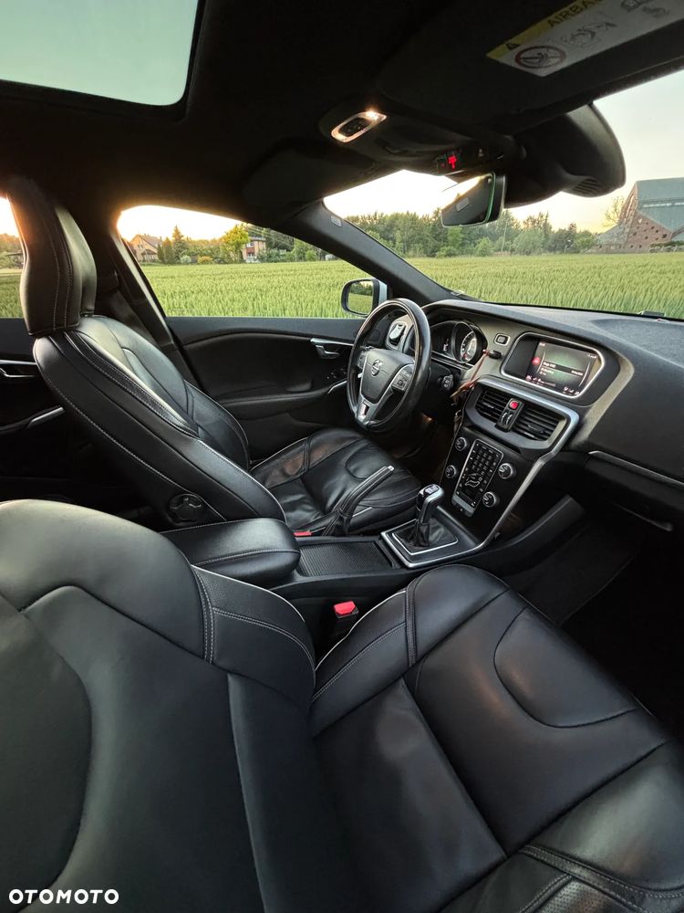 Volvo V40 D3 Drive-E R-Design Kinetic - 16