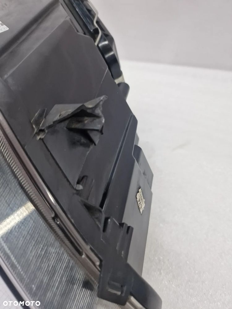 SEAT ATECA 576 16- PRAWA ZWYKŁA LAMPA PRZEDNIA PRZÓD + LED , NR 576941006A , NR AUKCJI LA253 - 15