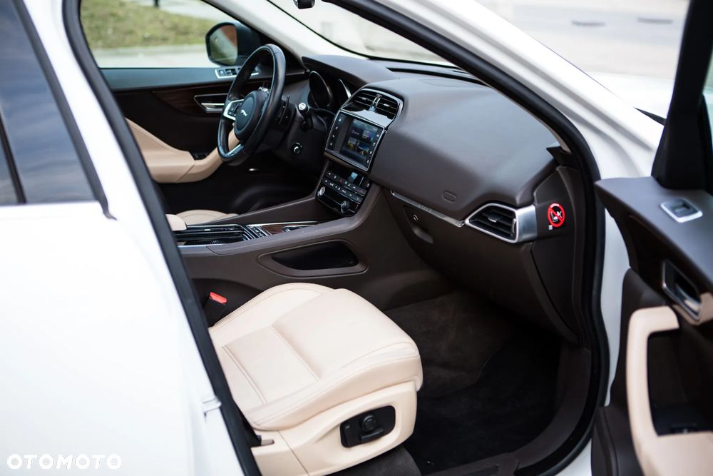 Jaguar F-Pace 25t AWD Prestige - 12
