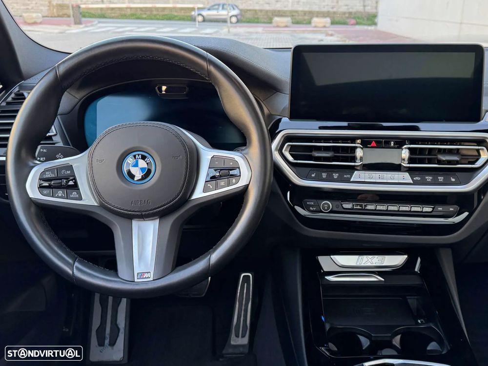 BMW iX3 M Sport Impressive - 8