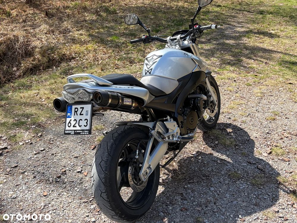 Suzuki GSR - 3