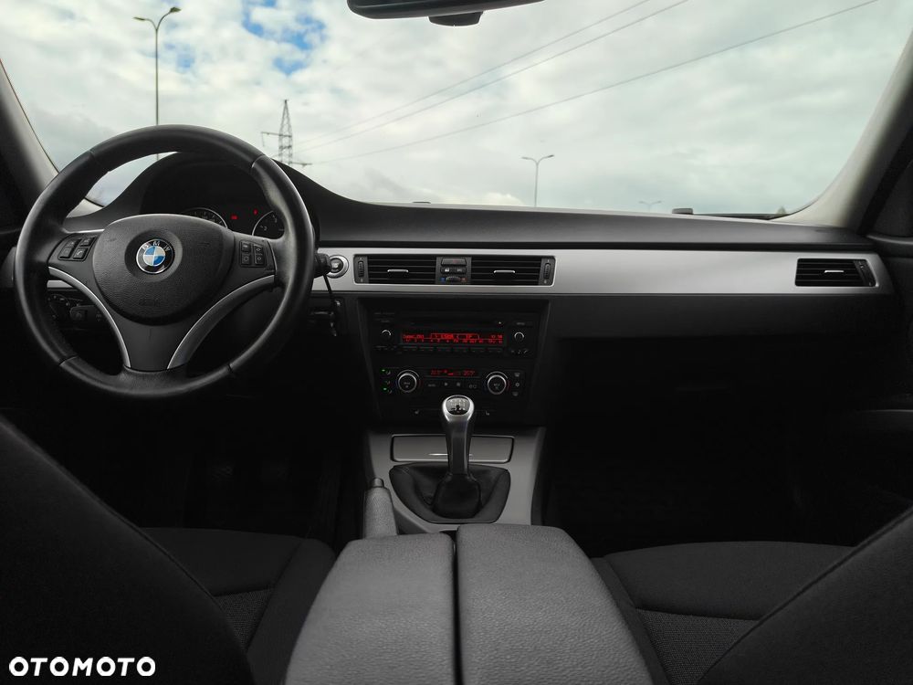 BMW Seria 3 - 37