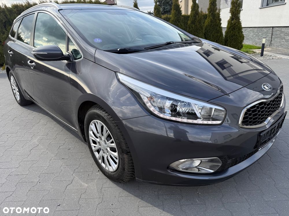 Kia Ceed 1.6 GDI Dream Team Edition - 1