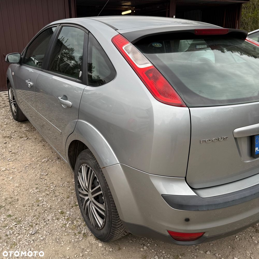 Ford Focus 1.6 TDCi DPF Ghia - 6