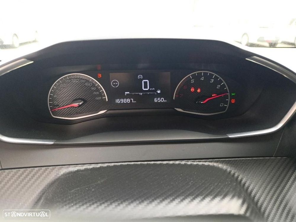 Peugeot 208 — fotografia 6