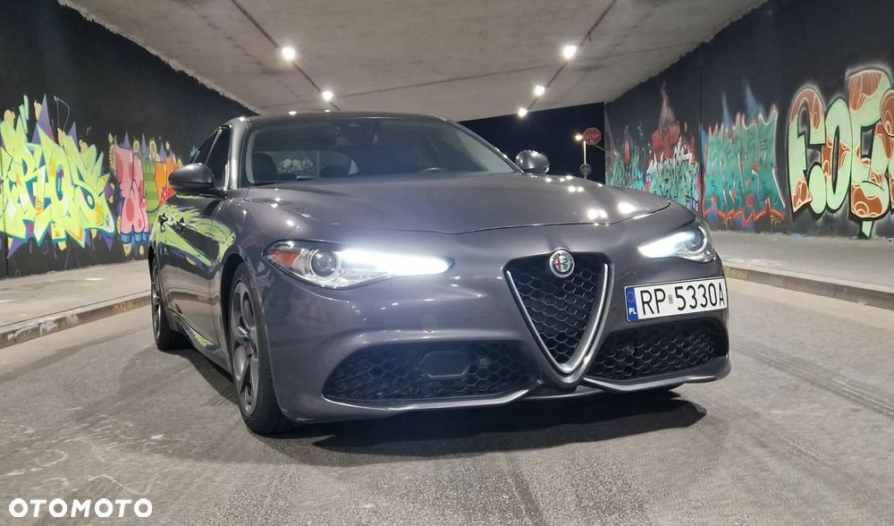 Alfa Romeo Giulia - 8
