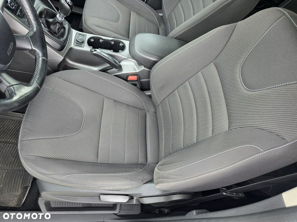 Ford Kuga 2.0 TDCi 2x4 Titanium - 30