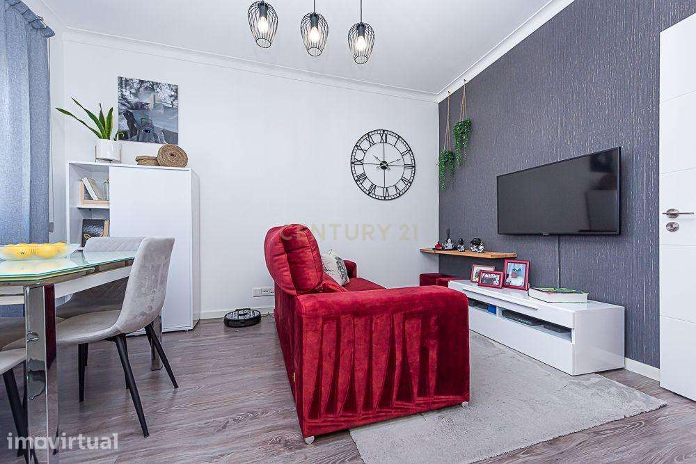 Apartamento T3 Remodelado, Mobilado e Semi-Equipado - Grande imagem: 3/36
