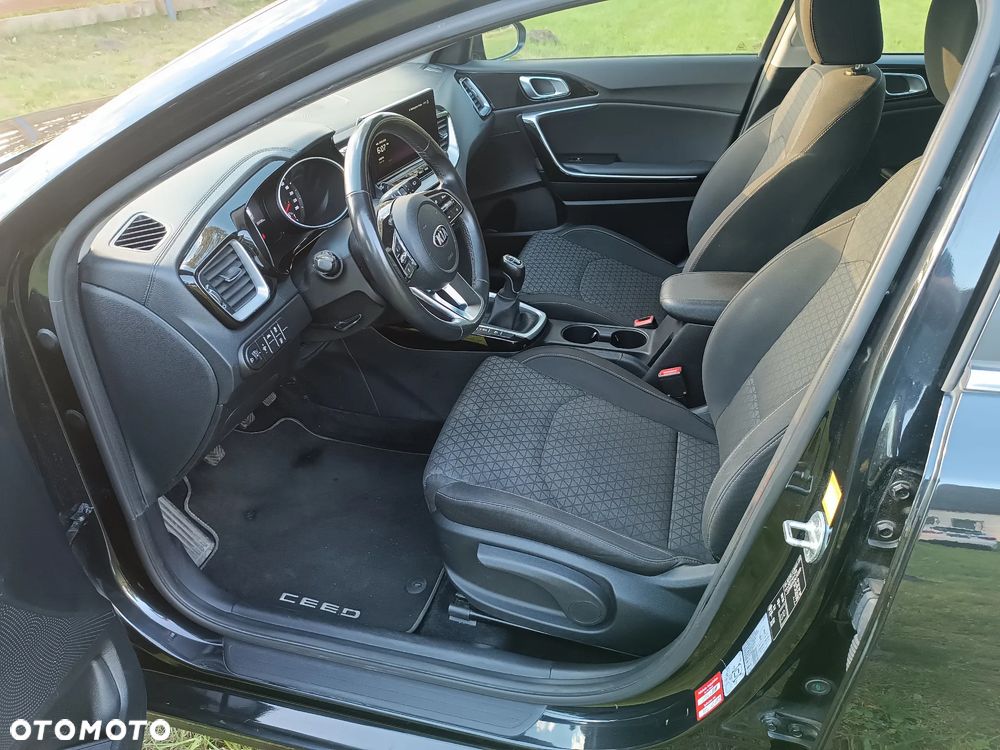 Kia Ceed 1.6 CRDi Eco-Dynamics+ (48V Mild-Hybrid) Vision - 11