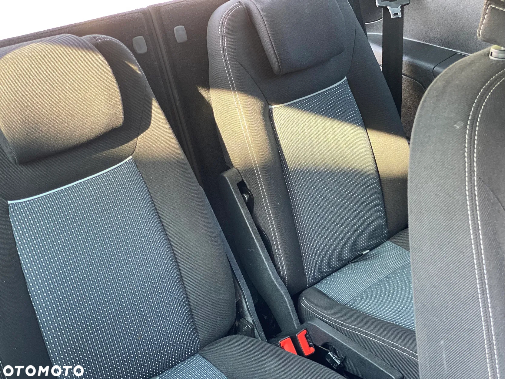 Ford S-Max 2.0 Ambiente - 24