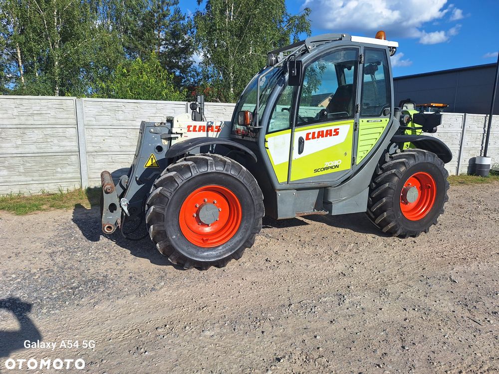 Claas SCORPION 7030 - 3