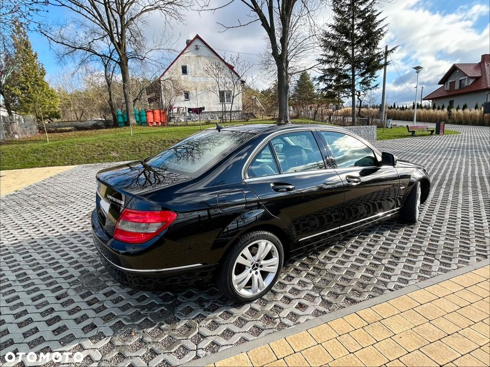 Mercedes-Benz Klasa C 180 CGI BlueEFFICIENCY Avantgarde - 6