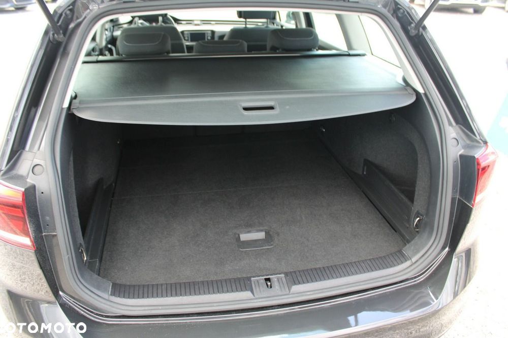 Volkswagen Passat - 14