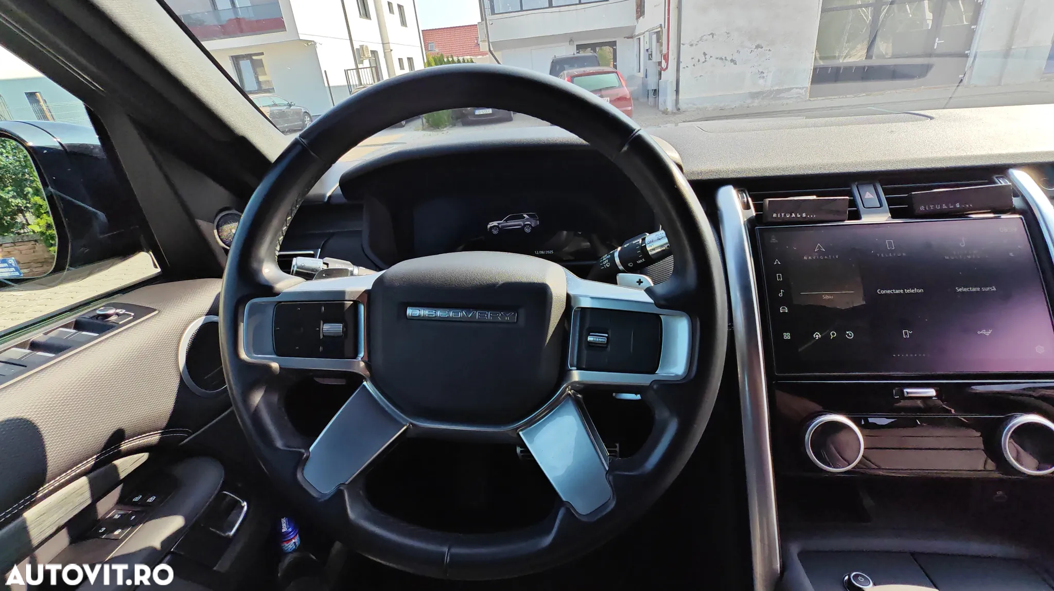 Land Rover Discovery 3.0D 300 MHEV R-Dynamic SE - 9