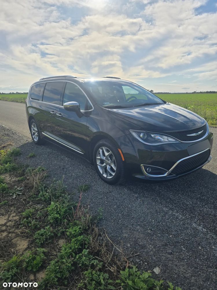 Chrysler Pacifica - 2