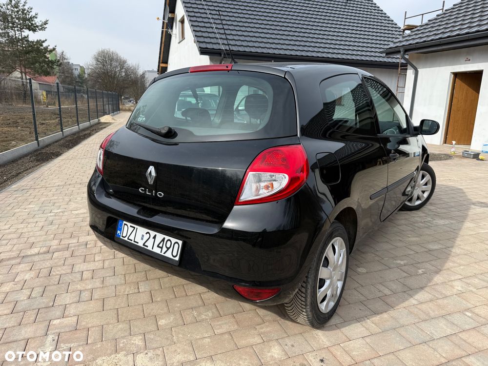 Renault Clio 1.2 16V 75 Yahoo - 9