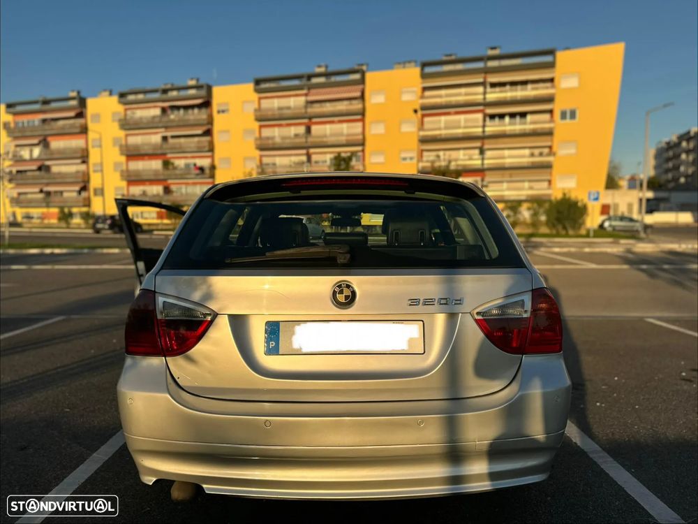 BMW 320 dA Touring - 27