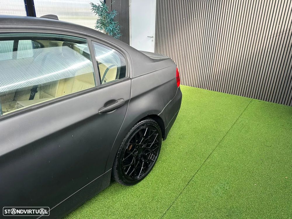 BMW 320 d Navigation Sport - 4