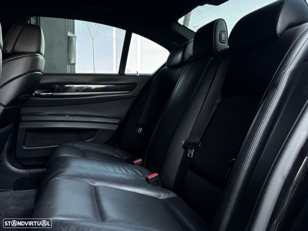 BMW 740 d xDrive Pack M - 28