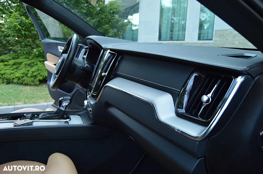 Volvo XC 60 B5 MHEV AT8 AWD Inscription - 28