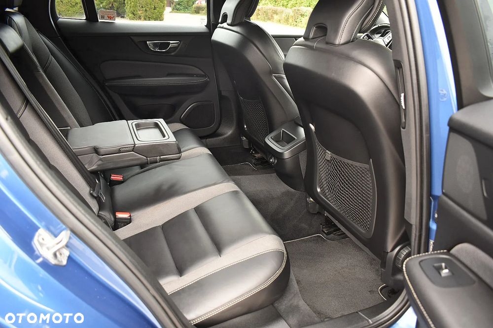 Volvo V60 D3 R-Design - 16