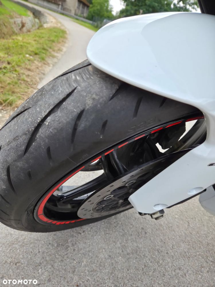Suzuki GSX-R - 16